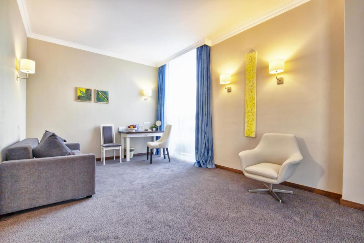 אסטנה Aykun Hotel By Ag Hotels Group מראה חיצוני תמונה